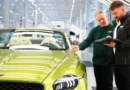 Bentley въвежда антистатични униформи за производството на електрически SUV