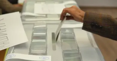 Кадрите от изборната нощ: нарушения при броенето и технически проблеми