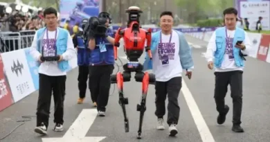 Хуманоид ‘Флаш’ постави ново ориентирно време на полумаратона в Пекин
