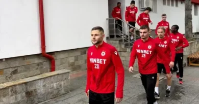 Червени картони отварят пътя на българи към дербито с Левски