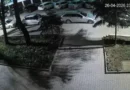 Камери уловиха малолетни, които вандалстват автомобил на място за инвалиди в „Банишора“