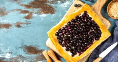 Сочна млечна баница с боровинки — лесна домашна рецепта