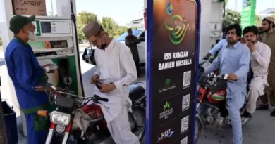 Петролен шок: Пакистан плаща по 800 млн. долара седмично за внос