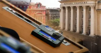 Ново Народно събрание формира 24-членни временни комисии за бюджет и правни въпроси