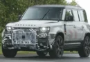 Land Rover преражда Defender за 2026: нов V8, по-голям екран и капитански столове