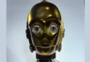 Реалистичен C-3PO: златна глава с автономен разговор
