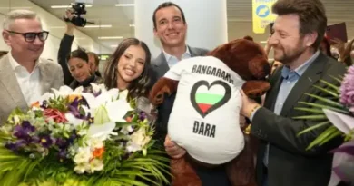 Градско празненство в София: DARA води шоуто на площад „Княз Александър I“