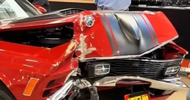 Реставриран 1970 Mustang Mach 1 катастрофира по време на търг в Индианаполис