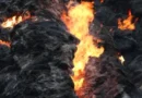 Голям пожар унищожава база за вторични суровини край Сливен