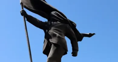 Банкси разкри загадъчна скулптура в центъра на Лондон