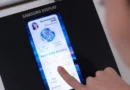 Samsung показа OLED екран, който измерва кръвното и усъвършенства дисплеите за автомобили