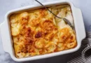 Класическа британска картофена запеканка с богат сос