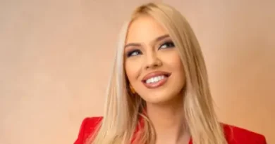 Натали Трифонова сподели момент от първия плаж на сина си в Гърция