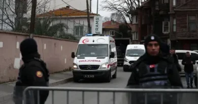 Спасена от навес: 14-годишна оцеля след падане от 12-ия етаж в Адана