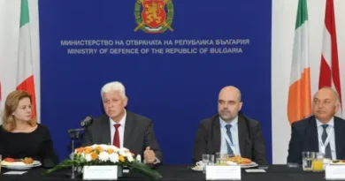 10% намаление на възнагражденията в администрацията — военният министър обещава, че войската остава неповредена